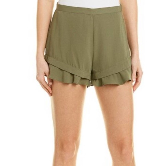 Jack by BB Dakota Women's Olive Green Ruffle Hem Weekend Warrior Shorts sz 6 - Picture 2 of 3